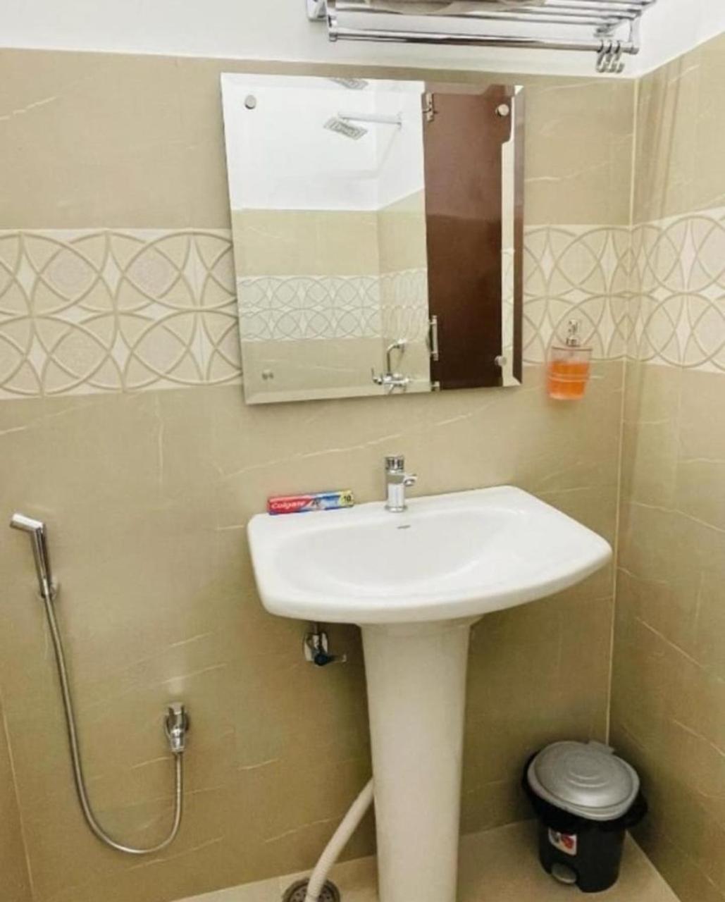 Hotel Sun Shine Inn Лакнау Екстериор снимка